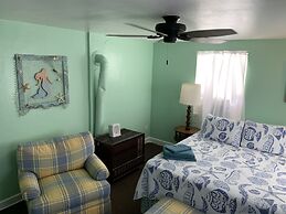 Beach Side Studio #1 Apts by Redawning