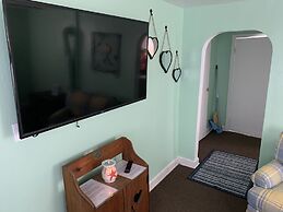 Beach Side Studio #1 Apts by Redawning