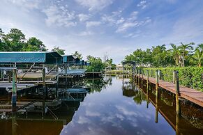 Fort Myers Getaway w/ Hendry Creek Access!