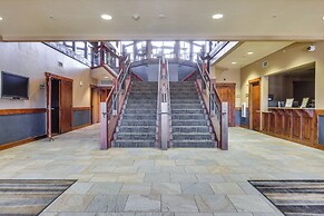 Ski-in/ski-out Breck Condo w/ Resort Perks!