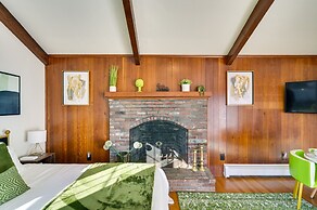 1 Mi to Downtown Salem: Studio w/ Fire Pit Access