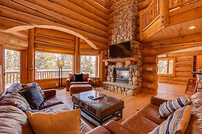 Fraser Chalet w/ Hot Tub & Mountain Views