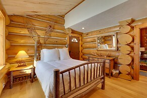 Fraser Chalet w/ Hot Tub & Mountain Views