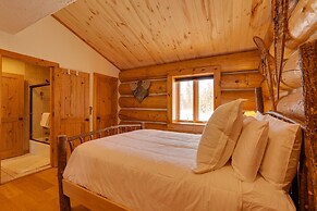Fraser Chalet w/ Hot Tub & Mountain Views