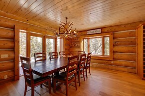 Fraser Chalet w/ Hot Tub & Mountain Views