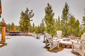Fraser Chalet w/ Hot Tub & Mountain Views
