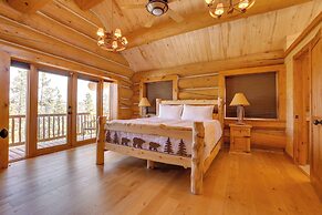 Fraser Chalet w/ Hot Tub & Mountain Views