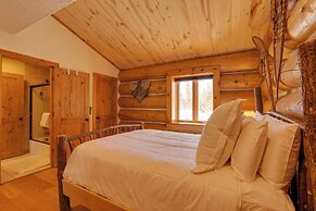 Fraser Chalet w/ Hot Tub & Mountain Views
