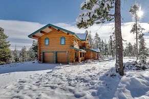Fraser Chalet w/ Hot Tub & Mountain Views