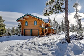 Fraser Chalet w/ Hot Tub & Mountain Views