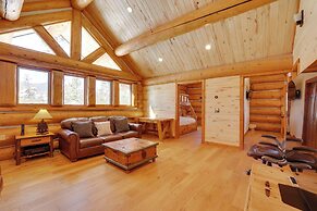 Fraser Chalet w/ Hot Tub & Mountain Views