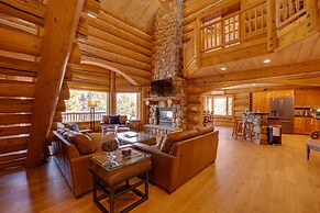 Fraser Chalet w/ Hot Tub & Mountain Views