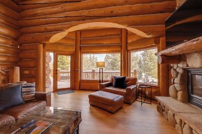 Fraser Chalet w/ Hot Tub & Mountain Views
