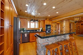Fraser Chalet w/ Hot Tub & Mountain Views