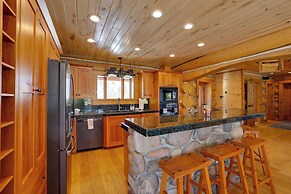 Fraser Chalet w/ Hot Tub & Mountain Views