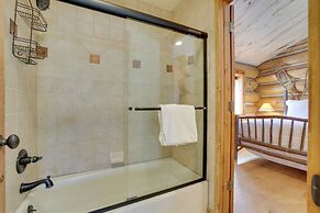 Fraser Chalet w/ Hot Tub & Mountain Views