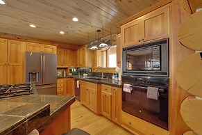 Fraser Chalet w/ Hot Tub & Mountain Views