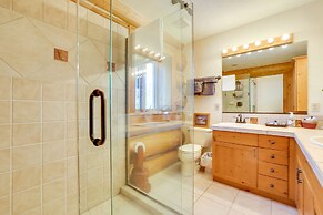 Fraser Chalet w/ Hot Tub & Mountain Views