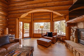 Fraser Chalet w/ Hot Tub & Mountain Views