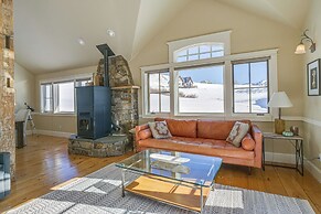 'CB Trailhouse' - Walk to Meridian Lake!