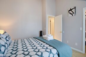 18 Mi to Dtwn Denver: Aurora Home w/ Balcony