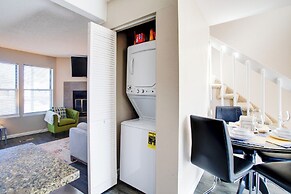 18 Mi to Dtwn Denver: Aurora Home w/ Balcony