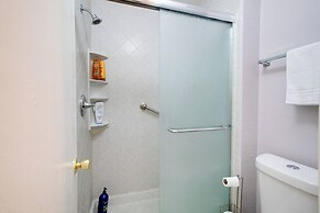 18 Mi to Dtwn Denver: Aurora Home w/ Balcony