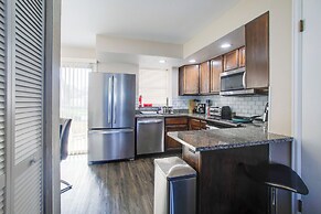 18 Mi to Dtwn Denver: Aurora Home w/ Balcony