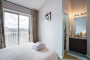 18 Mi to Dtwn Denver: Aurora Home w/ Balcony