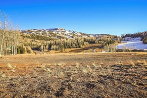 Cozy Brian Head Condo: Walk to Navajo Express Lift