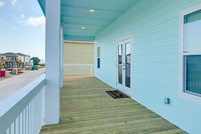 Rockport Home w/ Community Pool Access & Bay View!