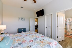 Community Pool Access & Bay View: Rockport Home!