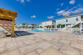 Community Pool Access & Bay View: Rockport Home!