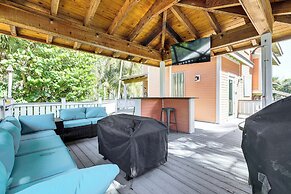 Palm City Home w/ Pool & Florida Room - Near Golf