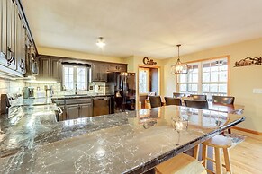 Marble Vacation Rental w/ Hot Tub & Fire Pit