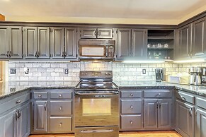 Marble Vacation Rental w/ Hot Tub & Fire Pit