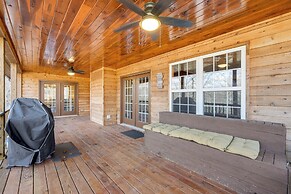 Marble Vacation Rental w/ Hot Tub & Fire Pit