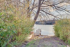 Cozy Pennsylvania Home w/ Fire Pit & Dock Access!