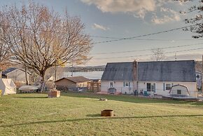 Cozy Pennsylvania Home w/ Fire Pit & Dock Access!