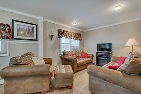 Cozy Pennsylvania Home w/ Fire Pit & Dock Access!