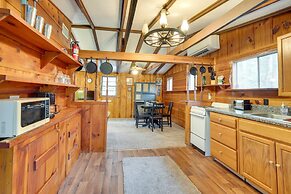 Peaceful Warne Cabin: Fenced Yard & Screened Porch