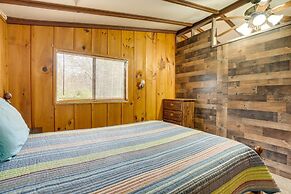 Peaceful Warne Cabin: Fenced Yard & Screened Porch