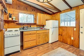 Peaceful Warne Cabin: Fenced Yard & Screened Porch
