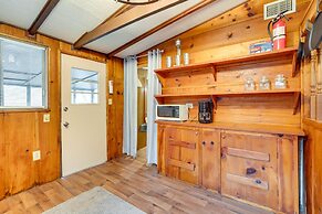 Peaceful Warne Cabin: Fenced Yard & Screened Porch
