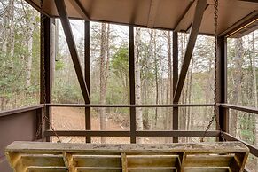 Peaceful Warne Cabin: Fenced Yard & Screened Porch