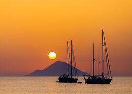 Holiday Eolie Village