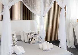 Holiday Eolie Village