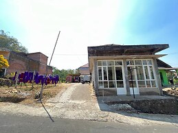 OYO Life  92982 Kost Berkah Ibu