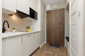 Glamour Studio With Parking by Renters