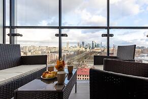 Glamour Studio With Parking by Renters